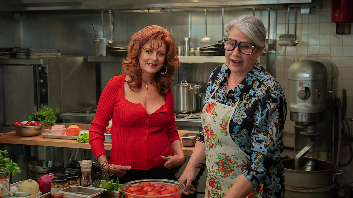 Susan Sarandon as Gia and Lorraine Bracco as Roberta in 'Nonnas'