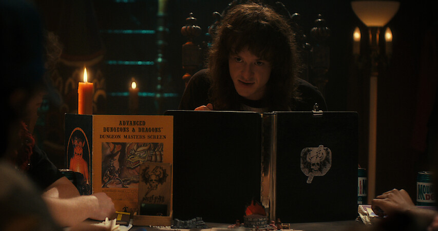 Stranger Things’ Joe Quinn Plays Dungeons & Dragons for the First Time