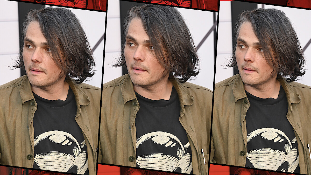 Gerard Way poses on the red carpet.