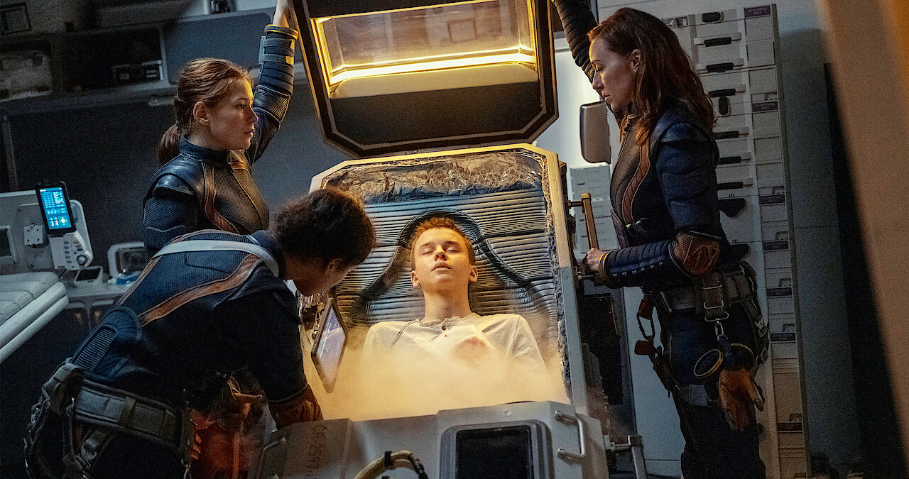 ‘Lost in Space’ Stars Pick Their Favorite Near-Death Scene